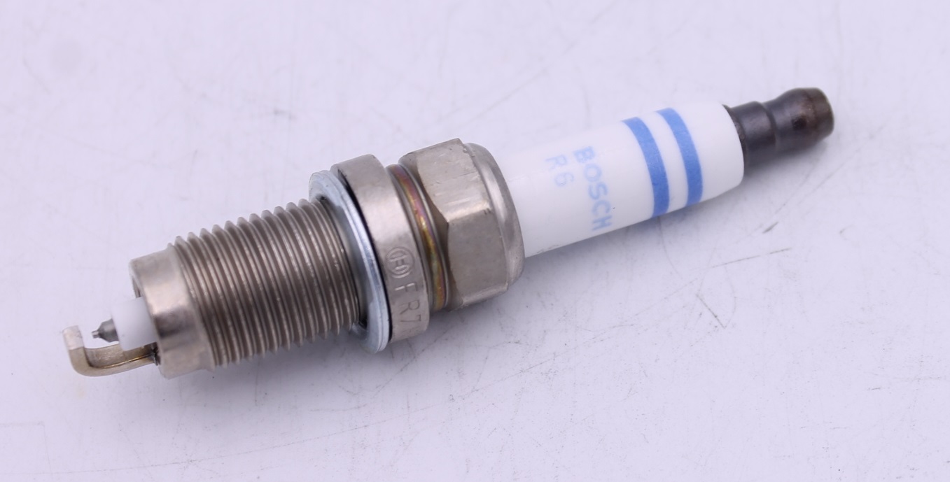0242235775 BOSCH СВЕЧА ЗАЖИГАНИЯ (BLR BVY BLX BVX)