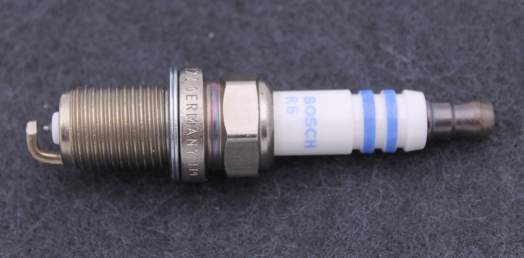 0242245558 BOSCH СВЕЧА 2.7L -- SANTA FE/SONATA 5 05- 2.0 137 Л.С