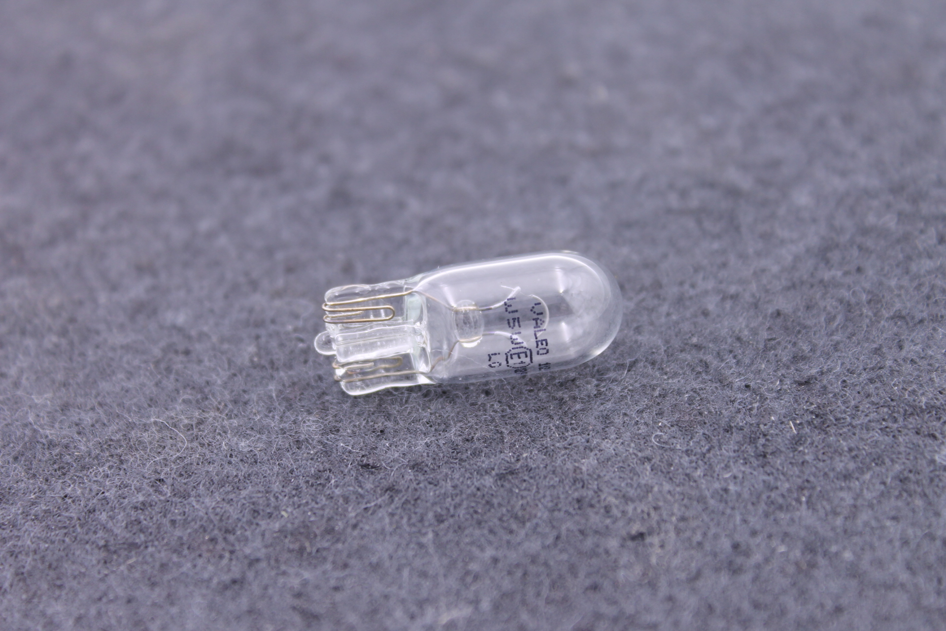 032211 VALEO ЛАМПА 5W 12V (Б/ЦОКОЛЬНАЯ)