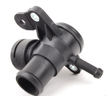 06J121132G VAG ФЛАНЕЦ ПЛАСТИКОВЫЙ СИСТЕМЫ ОХЛАЖДЕНИЯ