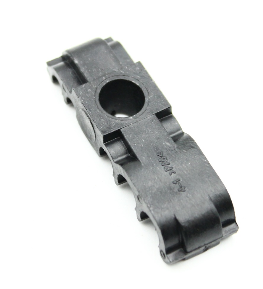 21100110404200 LADA СКОБА КРЕПЛЕНИЯ ТРУБКИ 2110