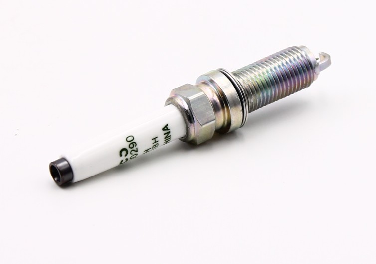 5511700290 GEELY СВЕЧА ЗАЖИГАНИЯ EMGRAND 7 NEW (SS11) ПО 1 ШТ (ОРИГИНАЛ)