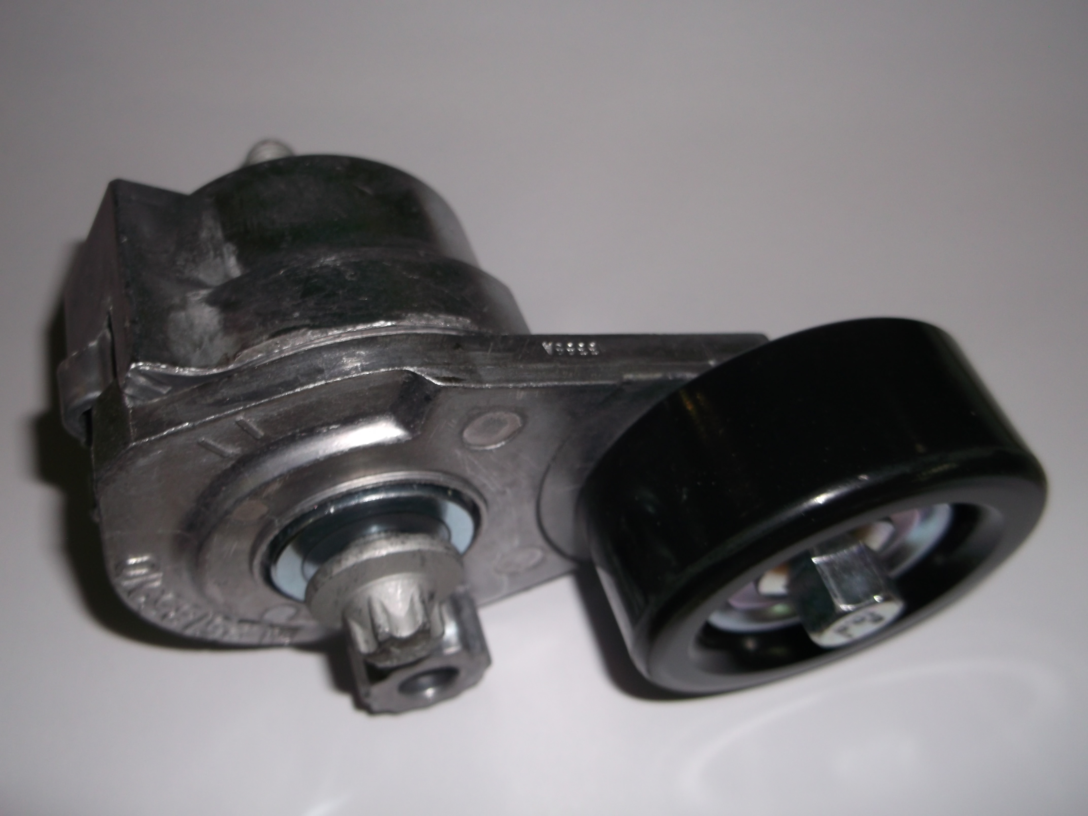 55563512 GENERAL MOTORS НАТЯЖИТЕЛЬ РЕМНЯ ПРИВОДНОГО (КРУЗ 1.6 А/Т-1.8)