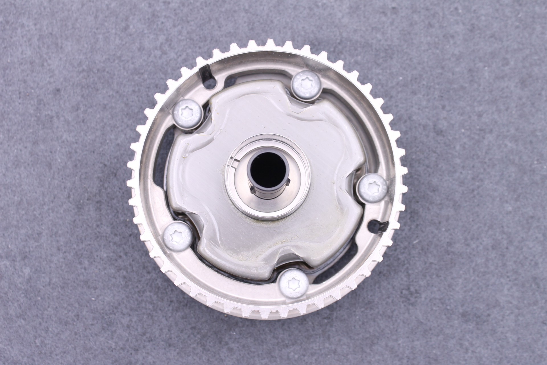 55568386 GENERAL MOTORS ШЕСТЕРНЯ РАСПРЕДВАЛА ВПУСК (АВЕО Т-300) 1.6