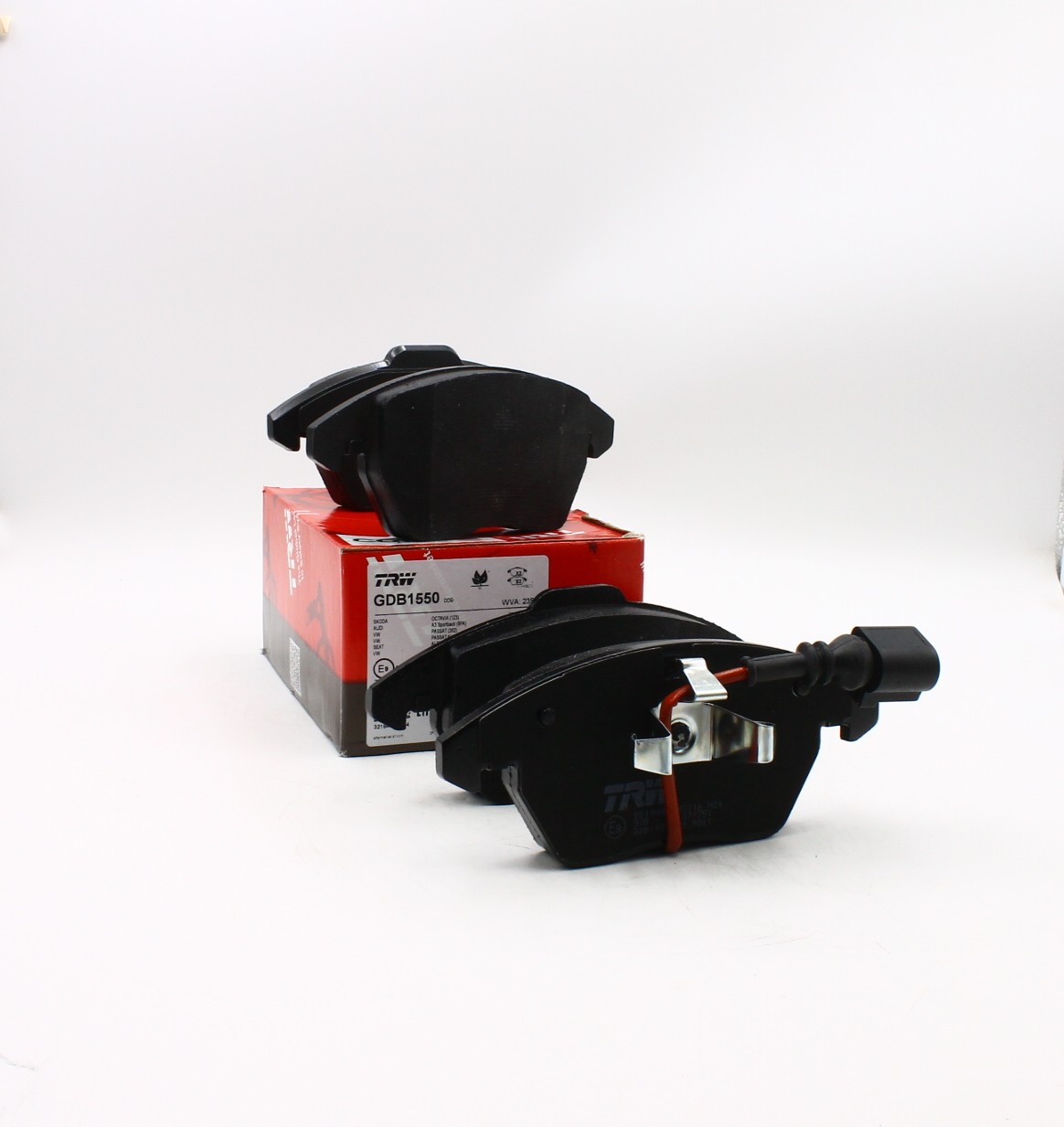GDB1550 TRW КОЛОДКИ ТОРМОЗНЫЕ ПЕРЕДНИЕ КОМПЛЕКТ С ДАТЧИКОМ ИЗНОСА 156.4 X 71.4 X 20.